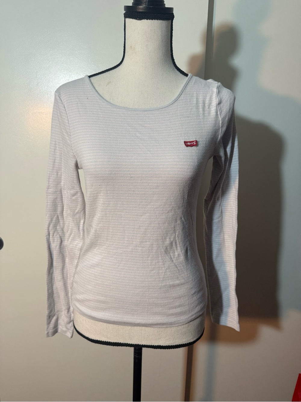 ❤️ **Women's Levi's Long Sleeve Slim Fit Logo T-Shirt** ❤️